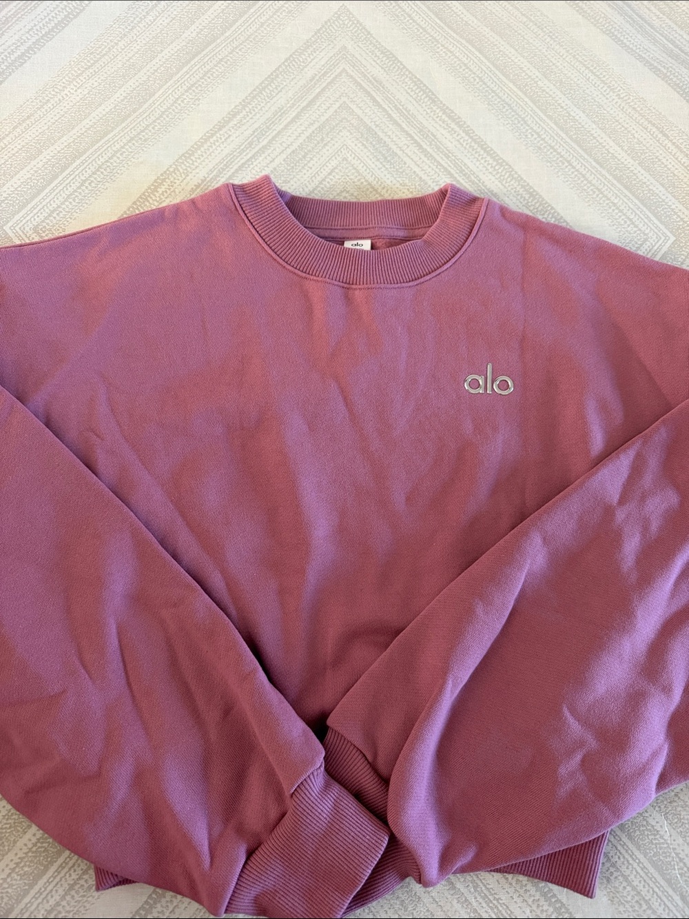Alo Yoga Accolade Cropped Crew Pullover Sweatshirt Small Mauve Pink French Terry